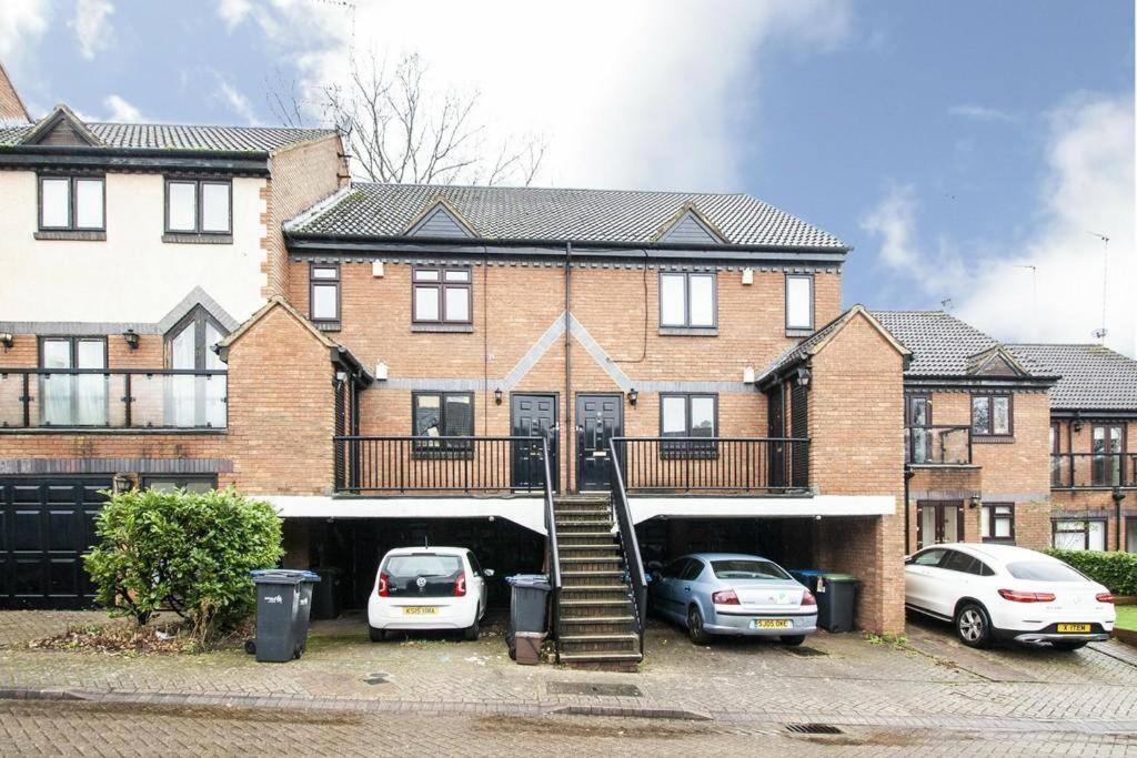 Lovely 2 Bedroom Flat With Free Parking New Southgate エクステリア 写真