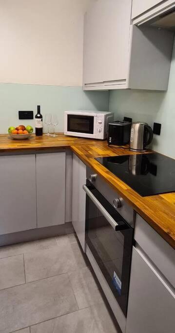 Lovely 2 Bedroom Flat With Free Parking New Southgate エクステリア 写真