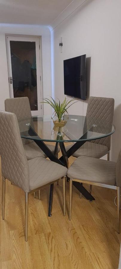 Lovely 2 Bedroom Flat With Free Parking New Southgate エクステリア 写真